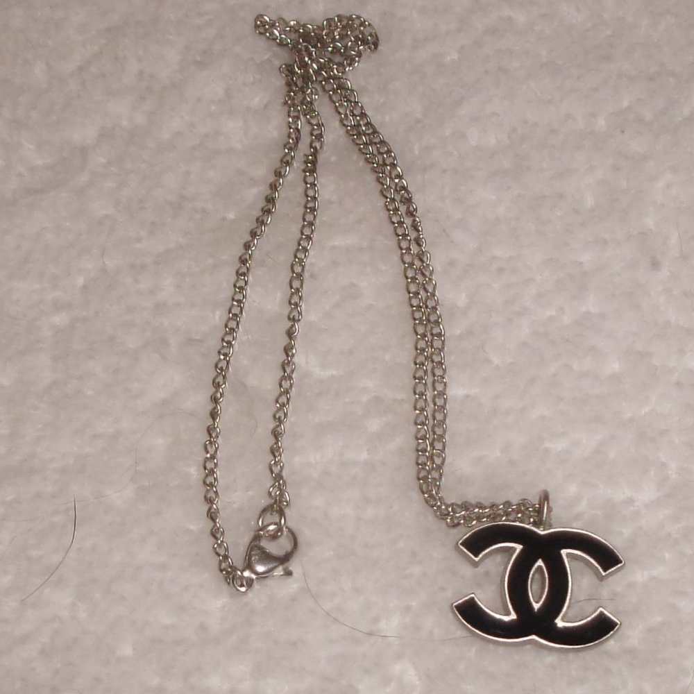 Chanel CC necklace silver black enamel classic
